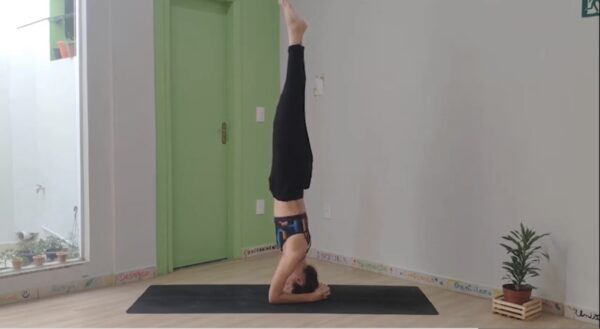 Módulo 3 aulas completas de Yoga: Invertida sobre a cabeça e postura do corvo